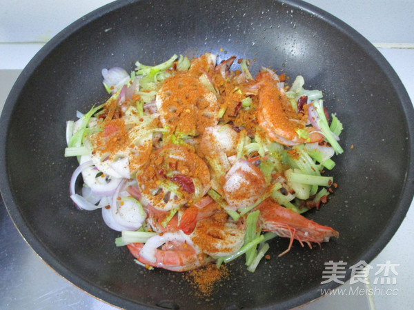 Spicy Seafood Fragrant Pot recipe