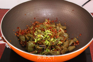 Stir-fried Laba Beans with Sour Chili recipe