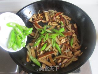 Stir-fried Shredded Chicken with Hang Pepper Dried Mustard Vegetables recipe