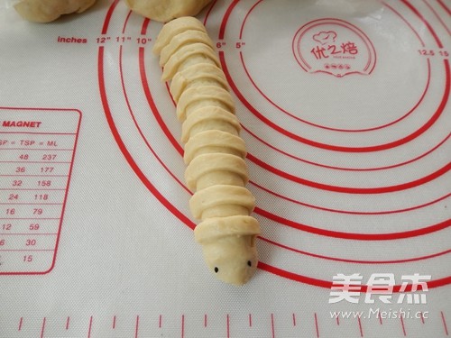 Red Bean Paste Caterpillar Bread recipe