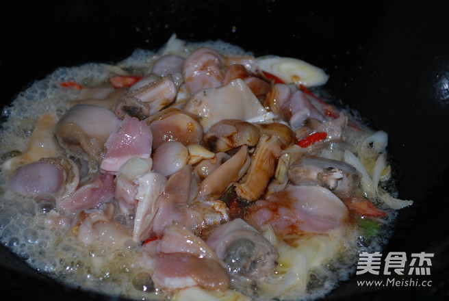 Stir-fried Cabbage with Swan Eggshell recipe