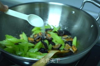 Stir-fried Celery with Red Ginseng recipe