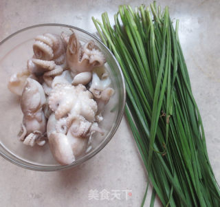 Stir-fried Chives with Octopus recipe