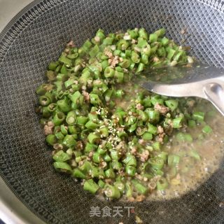 Stir-fried String Beans with Sprouts and Minced Meat recipe