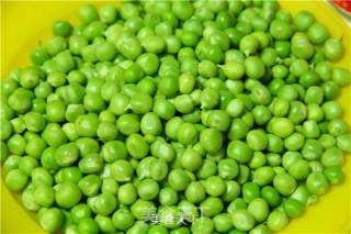 Fresh Taste of Early Summer, Fried Diced Pork with Small Peas recipe