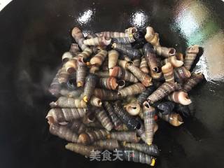 Stir-fried Diced Snails recipe