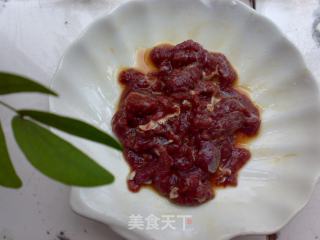 Small Swatch-stir-fried Beef with Bell Pepper and Lily recipe