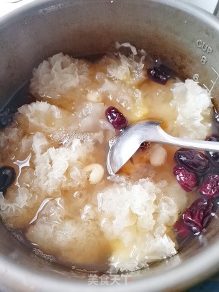 Red Date, Lotus Seed and Tremella Soup recipe