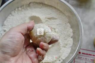 Mooncake with Lotus Seed Paste and Egg Yolk recipe