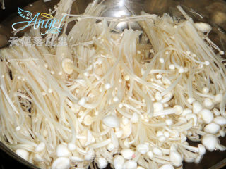 Happy Little Chicken Family-enoki Mushroom recipe