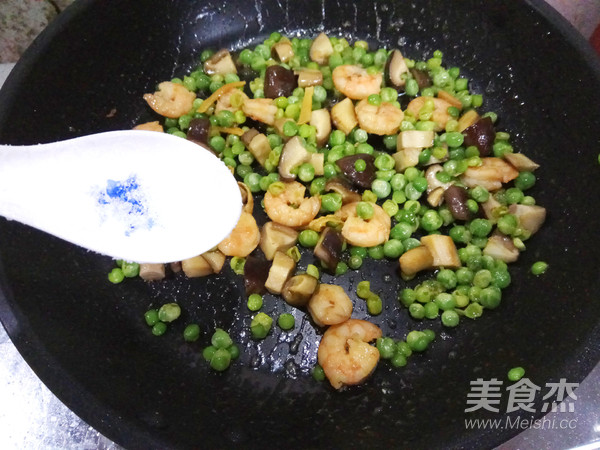 Shrimp Balls with Peas recipe