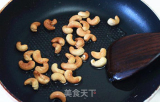 【pepper and Cashew Fried Chicken】the Brightly Colored Salty Chicken Will Increase Your Appetite recipe