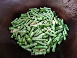 Stir-fried White Cowpeas with Green Peppers recipe