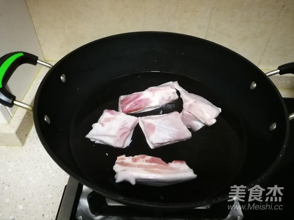 Braised Pork Belly with Sauerkraut recipe