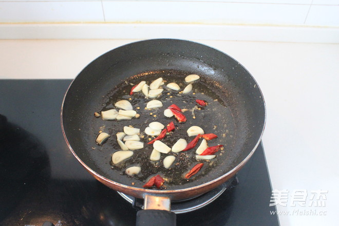 Stir-fried Shredded Chicken with Seafood and Mushroom in Oyster Sauce recipe