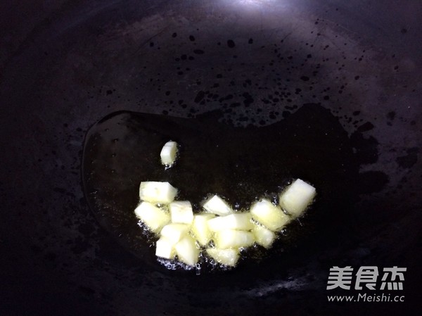 Stir-fried Yam with Dragon Fruit and Okra recipe