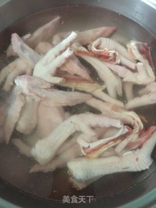 Chicken Feet and Chicken Wing Tips with Mixed Sauce and Fungus Cold Dressing recipe