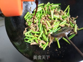 Shredded Garlic Stalks recipe