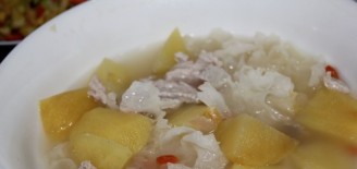 Apple Tremella Lean Meat Soup recipe
