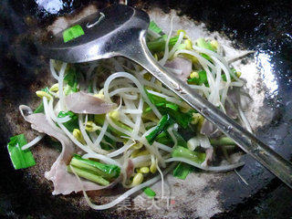 Stir-fried Soy Sprouts with Pork Tongue recipe