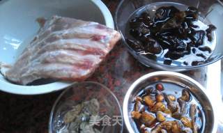 Stewed Pork Ribs with Matsutake recipe