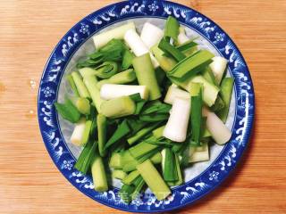 Stir-fried Stew with Garlic Sprouts recipe