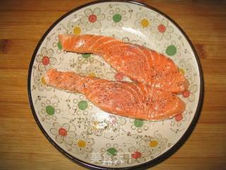 Pan-fried Salmon with Black Pepper recipe