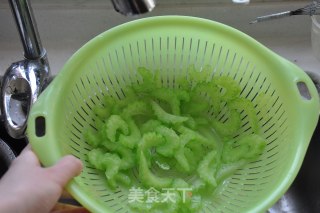 Celery Mixed with Shredded Chicken recipe