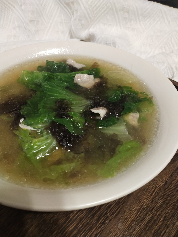 Lettuce and Seaweed Pork Soup recipe