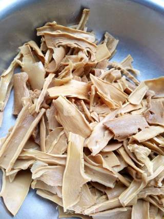 Fried Pork with Dried Bamboo Shoots recipe