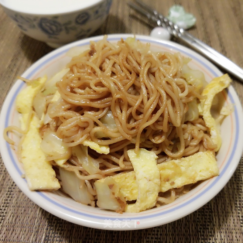 Fried Noodles with Egg Skin recipe