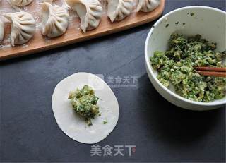 A Pot of Crispy Pan-fried Dumplings for Breakfast recipe