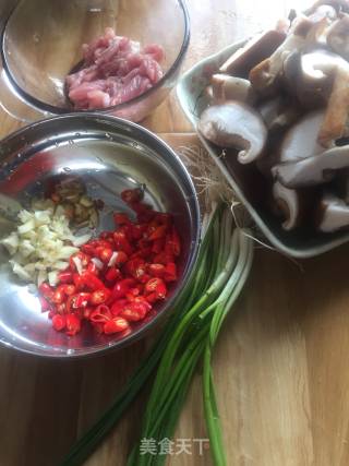 Stir-fried Shredded Pork with Mushrooms recipe