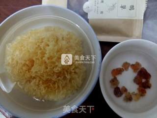 Peach Gum White Fungus Soup recipe