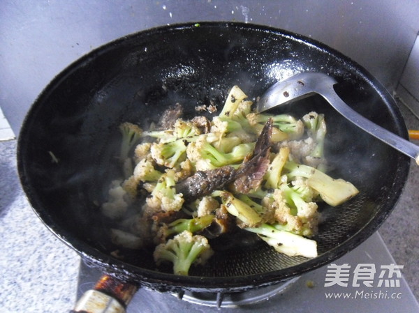 Braised Cauliflower with Dace in Black Bean Sauce recipe