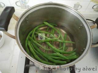 String Beans with Minced Meat and Olives recipe