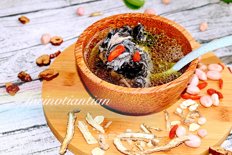 Stewed Black-bone Chicken with Angelica, Peanuts and Red Dates recipe