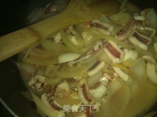 Fried Squid with Onion recipe