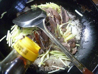 Stir-fried Pork Heart with Leek Sprouts recipe