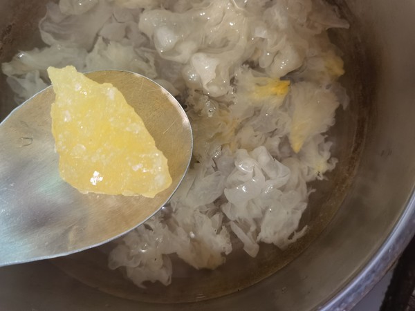 Water Chestnut and White Fungus Soup recipe