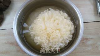 Fresh Tremella Fruit Soup recipe