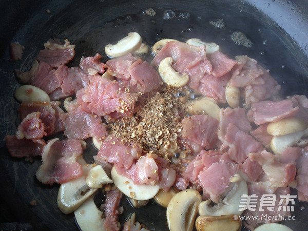 Mushroom Bacon Salad recipe