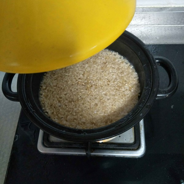 Claypot Rice with Brown Rice Sausage and Pea recipe