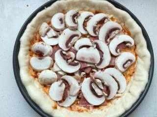 Pizza with Bacon, Mushroom and Mixed Vegetables recipe