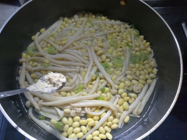 Braised Soybeans with White Mushroom recipe