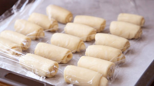 Start Making Egg Yolk Crisps from Fried Red Bean Paste (video) recipe