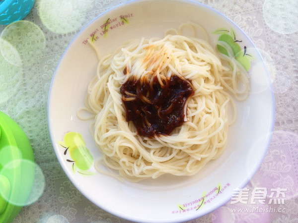 Noodles with Spicy Sauce recipe