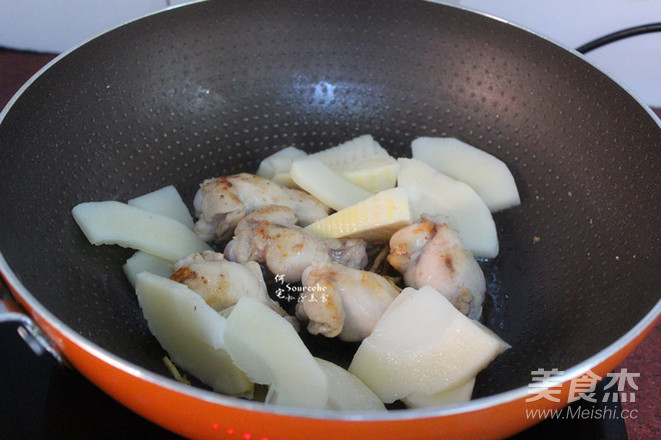Braised Chicken with Winter Bamboo Shoots recipe