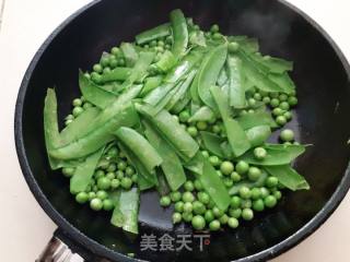 Scrambled Eggs with Peas recipe