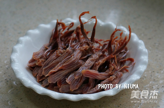 Steamed Duck Tongue with Green Onion and Ginger recipe